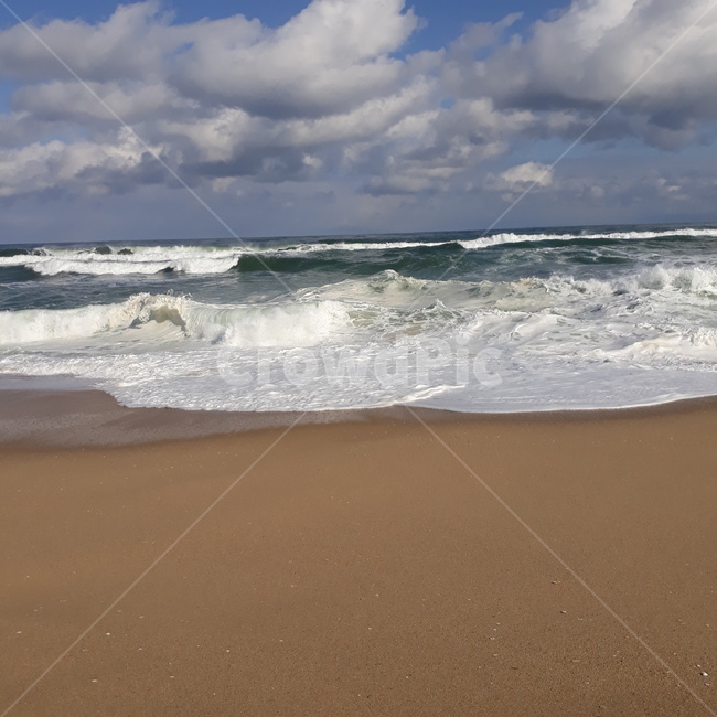 sea,바다,water,물,ocean,대양,자연,nature,옥외,outdoors,바닷물,파도,구름,하늘,모래사장,모래,sand,blue,오션,물그림자,sky,해변,바다,beach,sea