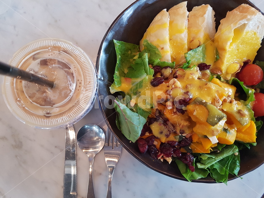브런치,샐러드,다이어트,라떼,과일,아이스라떼,커피,까페,coffee,cafe,icelatte,salad,fruits,diet,food,음식,음식,식재료,요리,food,cook,meal,dishes,food reserves,아침식사,조식,브런치,breakfast,brunch