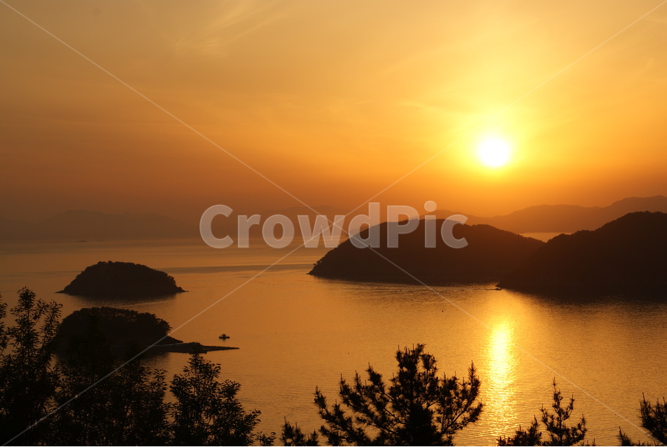 소매몰도,통영,일몰,석양,바다,자연,풍경,nature,landscape,한국자연풍경,한국자연경관,korea nature landscape,outdoors,옥외,dusk,황혼,dawn,새벽,sunset,red sky,붉은 하늘,sky,하늘,sunlight,햇빛