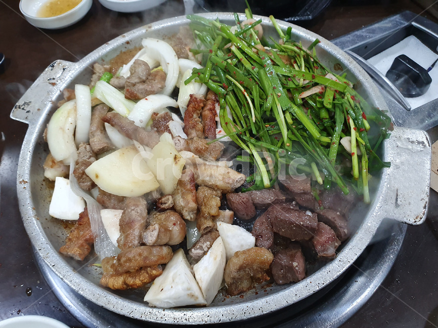곱창구이,구이,소곱창구이,소곱창,한판,dish,요리,meal,식사,food,음식,술안주,안주,풍성한,음식,식재료,요리,food,cook,meal,dishes,food reserves