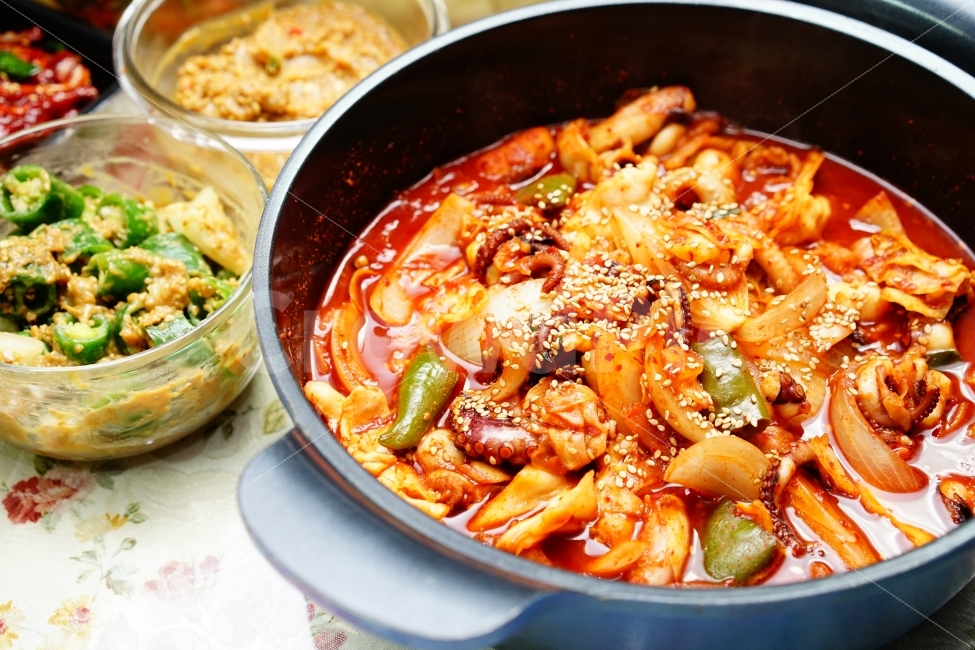 된장,낙지,낙지볶음,볶음요리,매콤,매운맛,술안주,안주,집밥,식사,식탁,저녁,저녁메뉴,매콤한맛,먹방,음식,음식,식재료,요리,food,cook,meal,dishes,food reserves,한식,한국음식,한국요리,korean food,korean dishes,korean meal,korean cook