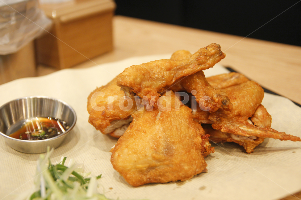닭,치킨,후라이드이킨,닭똥집,튀김,음식,음식,식재료,요리,food,cook,meal,dishes,food reserves,육류,고기,meat