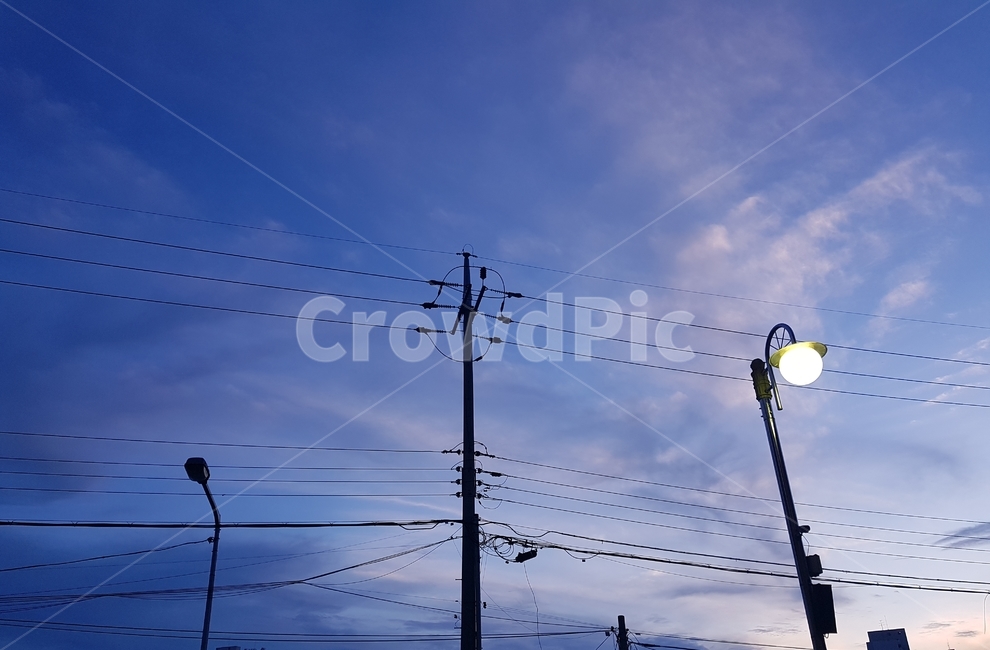 해질녘,가로등,전봇대,감성,하늘,전선,구름,색감,길,보라색,파란색,colorsense,sky,blue,violet