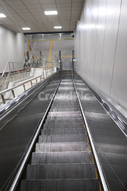 에스컬레이터,지하철입구,지하철,계단,입구