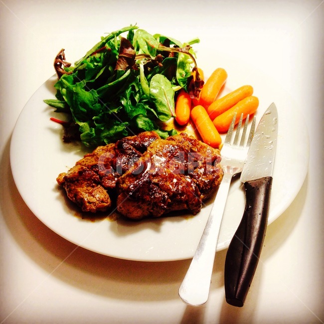 스테이크,당근,샐러드,식사,양식,음식,식재료,요리,food,cook,meal,dishes,food reserves,양식,서양음식,서양요리,western food,western dishes,western meal,western cook