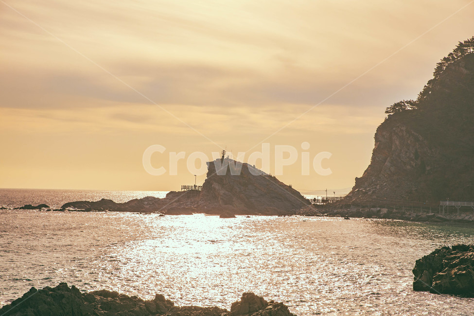 정동진,심곡,바다부채길,dungdongjin,바다,길,바위,해변,자연,푸른색,동해,동해바다,산책,산책길,걷다,모래,하늘,푸른하늘,맑은,sea,석양,자연,풍경,nature,landscape,한국자연풍경,한국자연경관,korea nature landscape,감성,sensible,feeling,휴식,힐링,rest,relaxation,healing,promontory,곶,outdoors,옥외,land,땅,ocean,대양,water,물