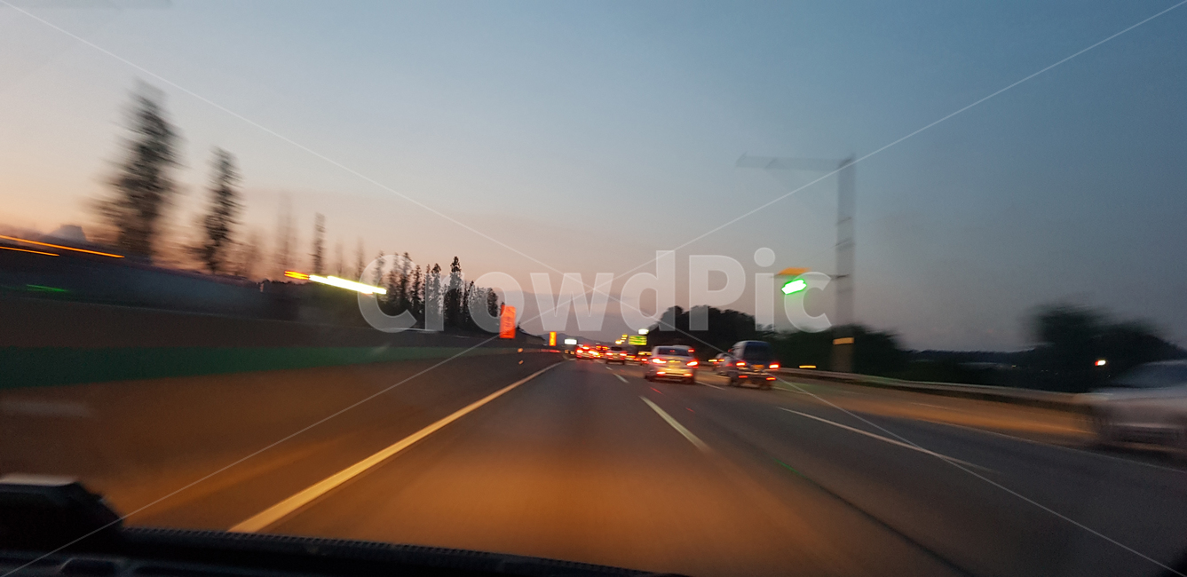 road,highway,고속도로,아스팔트,달리는,노을진,달리는차량,석양,교통,교통수단,traffic,transportation
