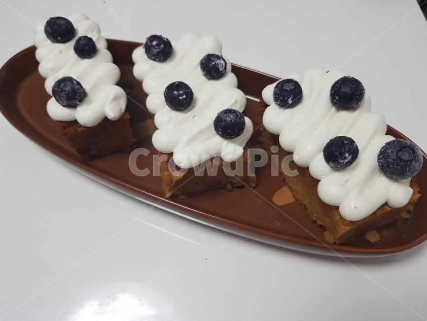 디저트,케이크,블루베리,생크림,쁘티케이크,dessert,음식,식재료,요리,food,cook,meal,dishes,food reserves,디저트,간식,후식,dessert,snack