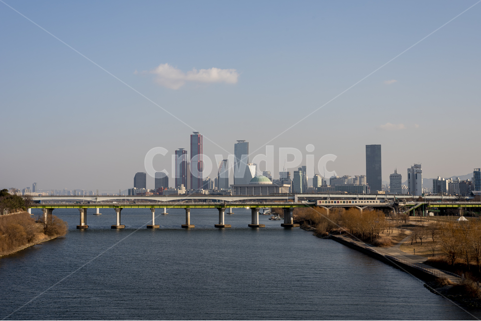 한강,한강공원,여의도,서울풍경,국회의사당,building,건물,bridge,다리,boardwalk,나무,파란색,도시풍경,물,water,구름,도시,풍경,city,landscape,한국도시풍경,한국도시경관,korea cityscape