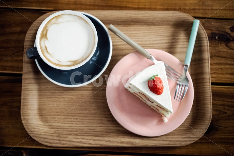 케익,커피,딸기케익,스냅,일상,카페,cake,coffee,달달함,감성사진,음식사진,음식,식재료,요리,food,cook,meal,dishes,food reserves,빵,bread,디저트,간식,후식,dessert,snack,커피,카페,coffee,cafe,감성,sensible,feeling