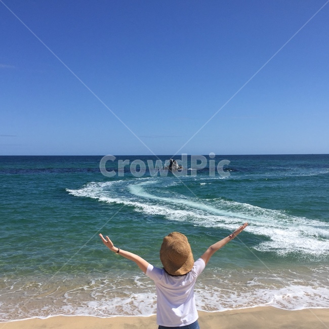 바다,파도,감성사진,뒤모습,만세,여름바다,여름,계절,summer,season,해변,바다,beach,sea,사람,인물,인간,human,person,여성,여자,woman,female,lady,여행,휴가,traveling,vacation,trip,nature,자연,outdoors,옥외,ocean,대양,water,물,shoreline,해안선,shorts,반바지,coast,연안,바닷가