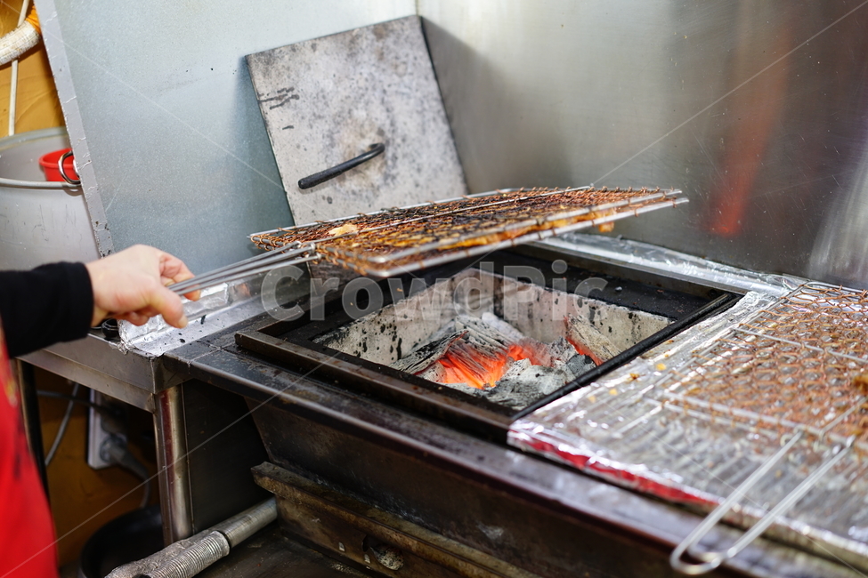 숯,숯불,고기,불판,구이,일상,일상사진,일,직업,먹방,음식,돼지고기,돼지,숯불구이,육식,꼬기,불,화기,식사,사람,인물,인간,human,person,신체일부,몸,body,음식,식재료,요리,food,cook,meal,dishes,food reserves,육류,고기,meat