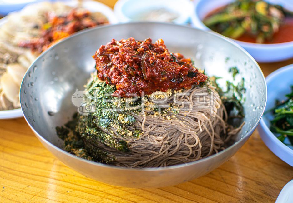 막국수,메밀국수,비빔면,국수,비빔국수,비빔막국수,메밀면,메밀,양념,양념장,그릇,food,식사,여름음식,noodle,계란,egg,음식,반찬