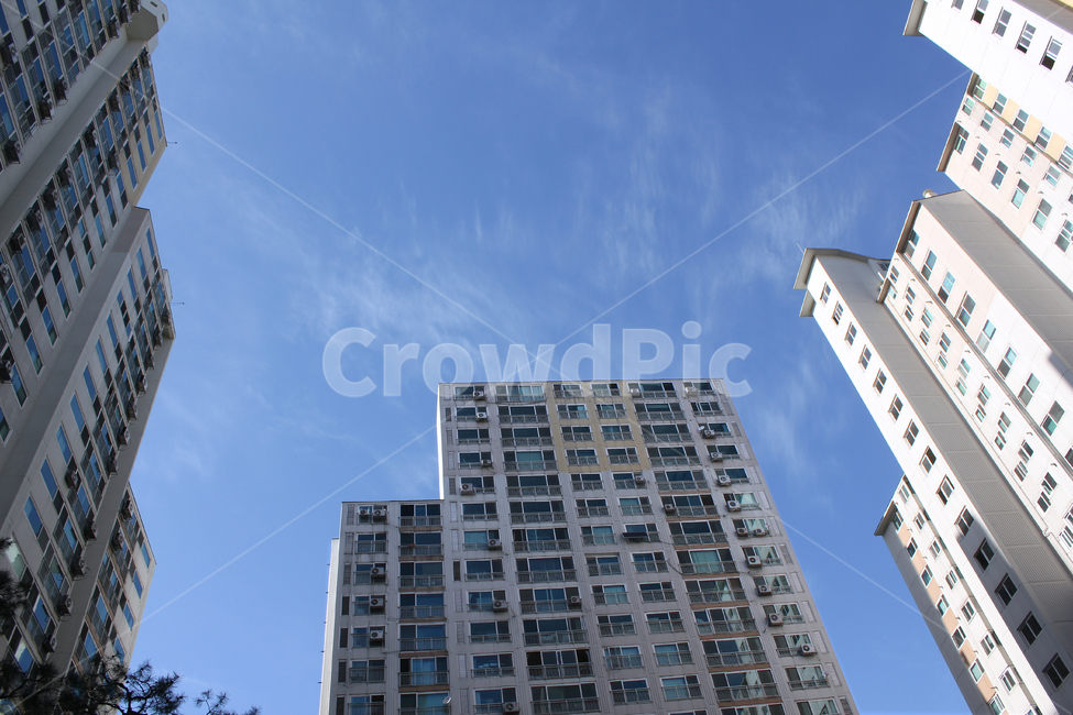 아파트,apartment,서울,lowview,부동산,blue,building,city,seoul,cityscape,day,downtown,high,house,korea,modern,sky,skyscraper,tall,town,한국,하늘,건물,빌딩,창문,로우앵글,낮,도시,높은,집,파랑,도시,풍경,city,landscape,한국도시풍경,한국도시경관,korea cityscape,건축물,건물외관,exterior,building,structure,architecture,construction,office building,사무실 건물