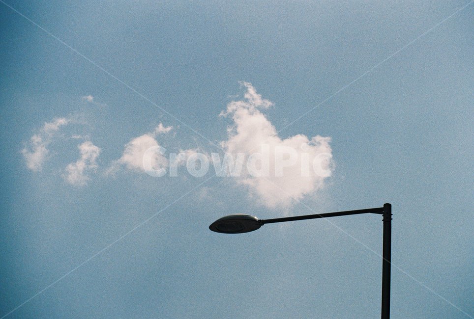하늘,sky,구름,오전,오후,cloud,빛,나무,건물,그림자,노을,저녁,몽환,나른,화사한,화사,평화,걱정,정화