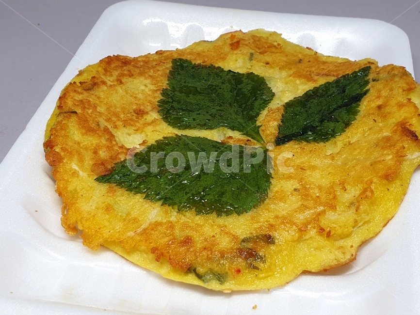 녹두전,전,한국음식,전통음식,명절음식,한국요리,전통요리,명절요리,음식,food,koreafood,스티로품,사물,오브젝트,object,후식,디저트,간식,desert,dish,meal,styrofoam,지지미,치지미,찌지미,깻잎,식물,plants,야채,채소,빈대떡,nokdujeon,mungbeanpancake,bindaetteok,부침개