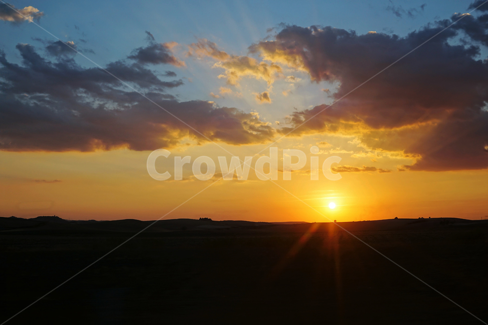 노을,풍경,스페인,론다,세비야,이동,석양,sunset,배경,구름,물들다,일몰,빨강,파랑,역광,빛깔,색채,해,태양,고속도로,highway,스카이라인,skyline,지평선,아름답다,주황,하늘,산,해거름,해넘이,해질녘,저녁노을,여행,유럽,노랑,spain,ronda,seville,landscape,ontheroad,background,cloud,red,blue,skyblue,sky,beautiful,orange,mountain,hill,travel,europe,yellow,colorful,sun,자연,풍경,nature,landscape,sunlight,햇빛,outdoors,옥외