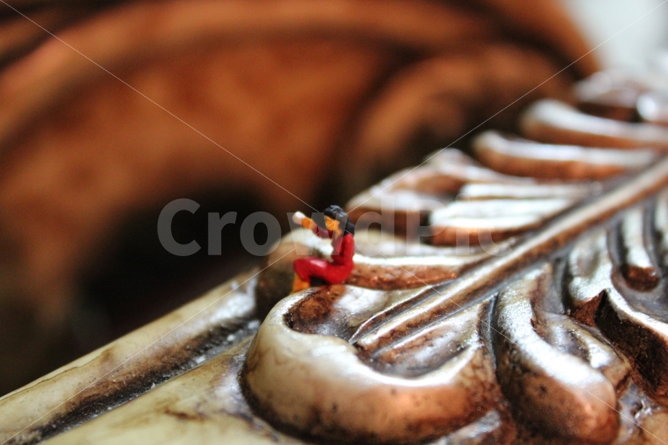 가구,미니어처,여자,인형,앉아있는,furniture,miniature,woman,figure,sitting,사물,물건,오브젝트,thing,object,matter,연출,컨셉,콘셉,direction,concept