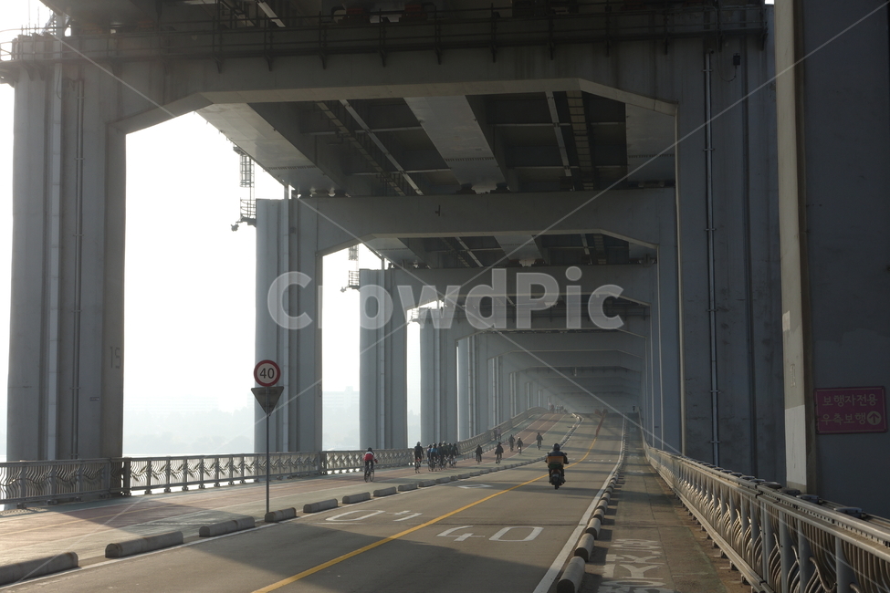 잠수교,반포대교,자전거길,도로,road,교각,다리,건축물,건물외관,exterior,building,structure,architecture,construction