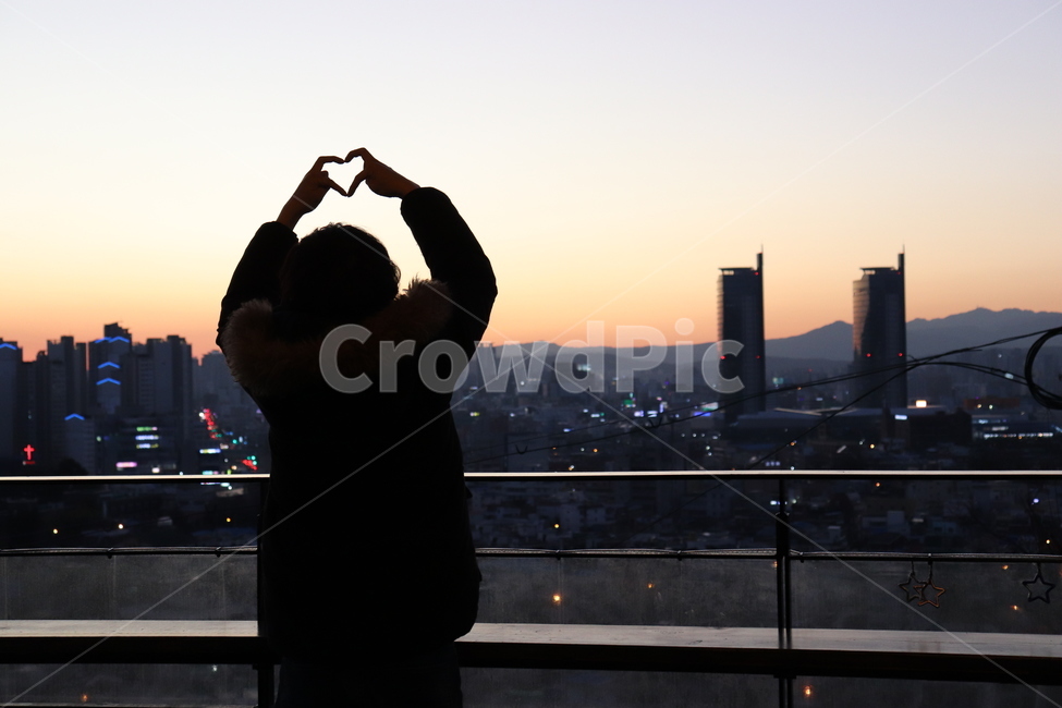 해질녘,sunset,대전하늘공원,인물,손가락하트,야경,일몰,하트,love,사람,인물,인간,human,person,여성,여자,woman,female,lady,감정표현,기분,feeling,emotion,인물실루엣,사람실루엣,character silhouette,human silhouette