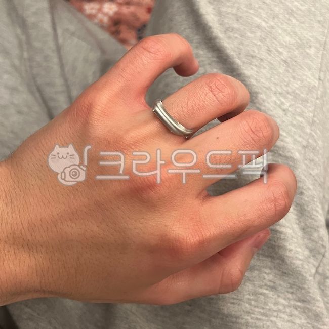 약혼,반지,결혼반지,손가락,사람,bodypart,손,신체부위,finger,hand,person