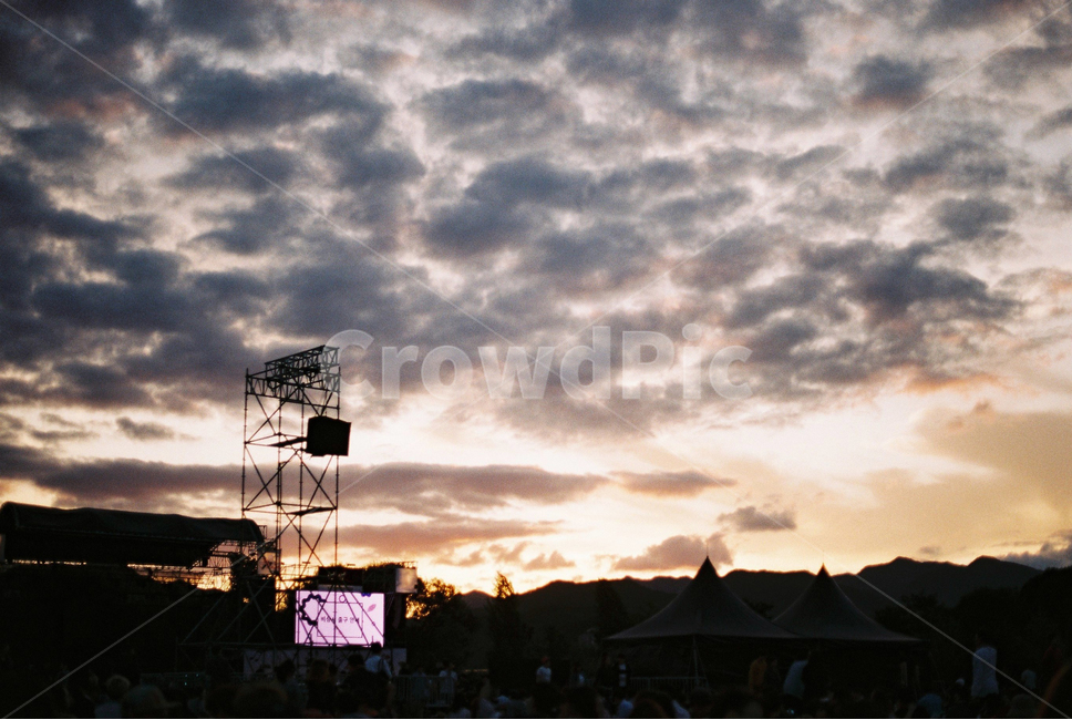 축제,노을,가을,하늘,필름카메라,저녁,해질녘,sunset,sky,autumn,festival,people,backs,뒷모습,사람들,잔디,grass,film,필름,사람들,대중,군중,other people,crowd,축제,행사,festival,carnival,event
