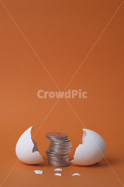 달걀,계란,흰색,코인,껍데기,껍질,노른자,흰자,푸드,건강,에그,백그라운드,누끼,음식,닭,배경,다이어트,식재료,신선한,오브젝트,컨셉,깨진,오렌지색,주황색,동전,쌓다,저금,저축,아이디어,동전탑,돈,수입,수익,연출,컨셉,콘셉,direction,concept