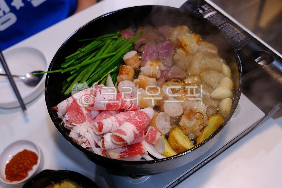 곱창,대창,우삼겹,염통,곱창구이,모듬곱창,대창구이,dish,요리,food,음식,meal,식사