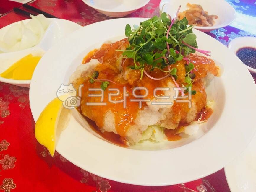 lemon,Sweet and sour glutinous rice,Chinese cuisine,Plating,Sweet and sour pork,Chinese food,vegetable,sprout vegetables