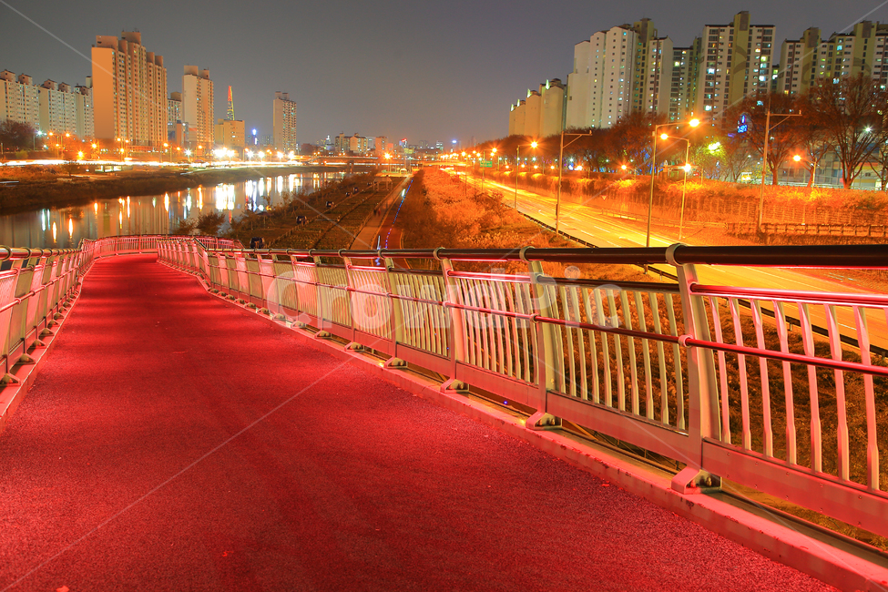 도로,야경,불빛,조명,교량,저녁,석양,노을,야경,밤,풍경,nightscape,night,landscape,도시,city,한국도시풍경,한국도시경관,korea cityscape,railing,난간,handrail,banister