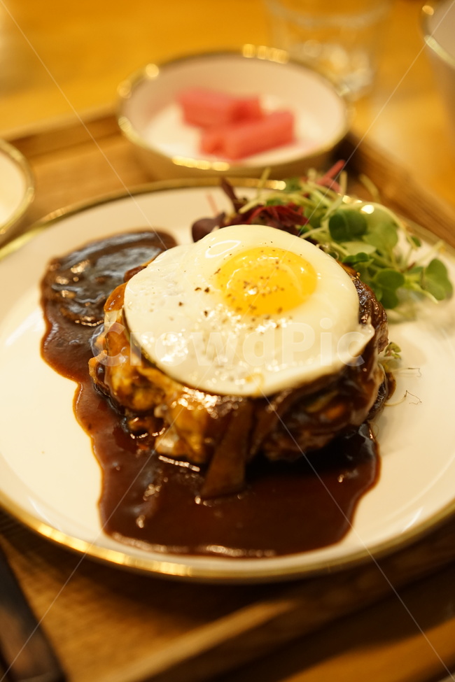 함박스테이크,요리,음식,함바그,계란후라이,음식,식재료,요리,food,cook,meal,dishes,food reserves,육류,고기,meat,양식,서양음식,서양요리,western food,western dishes,western meal,western cook
