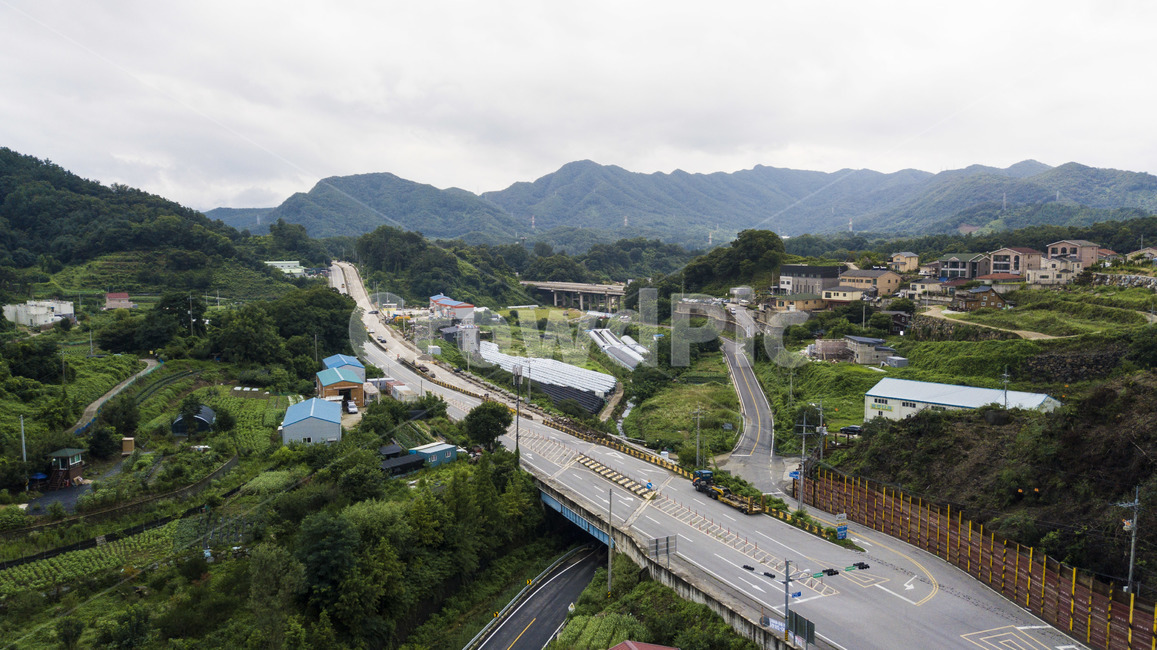 항공,드론,자연,마을,도로,길,집,하늘,구름,산