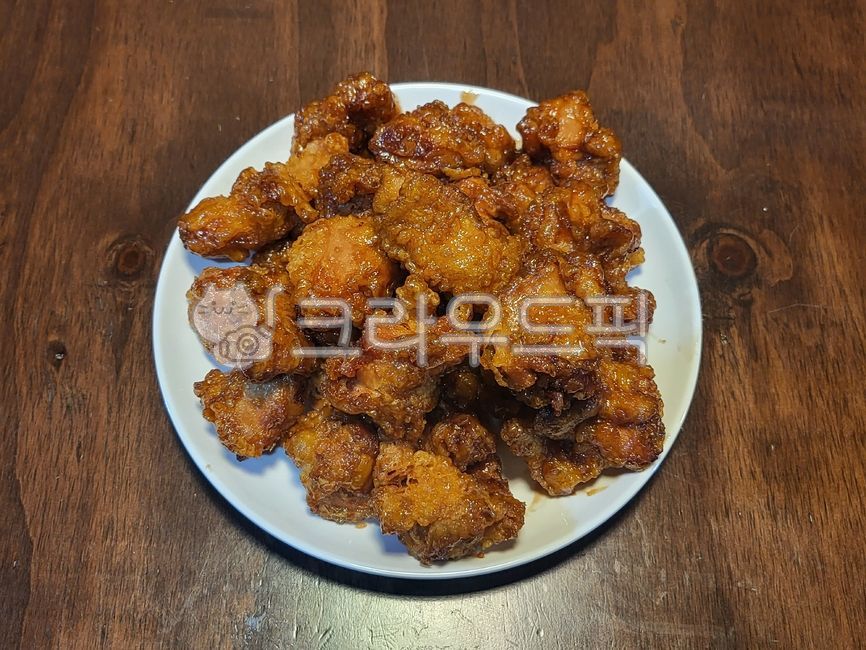 plate,그릇,치킨,닭고기,간장치킨,통닭,튀김,순살,순살치킨,간장순살치킨,요리,음식