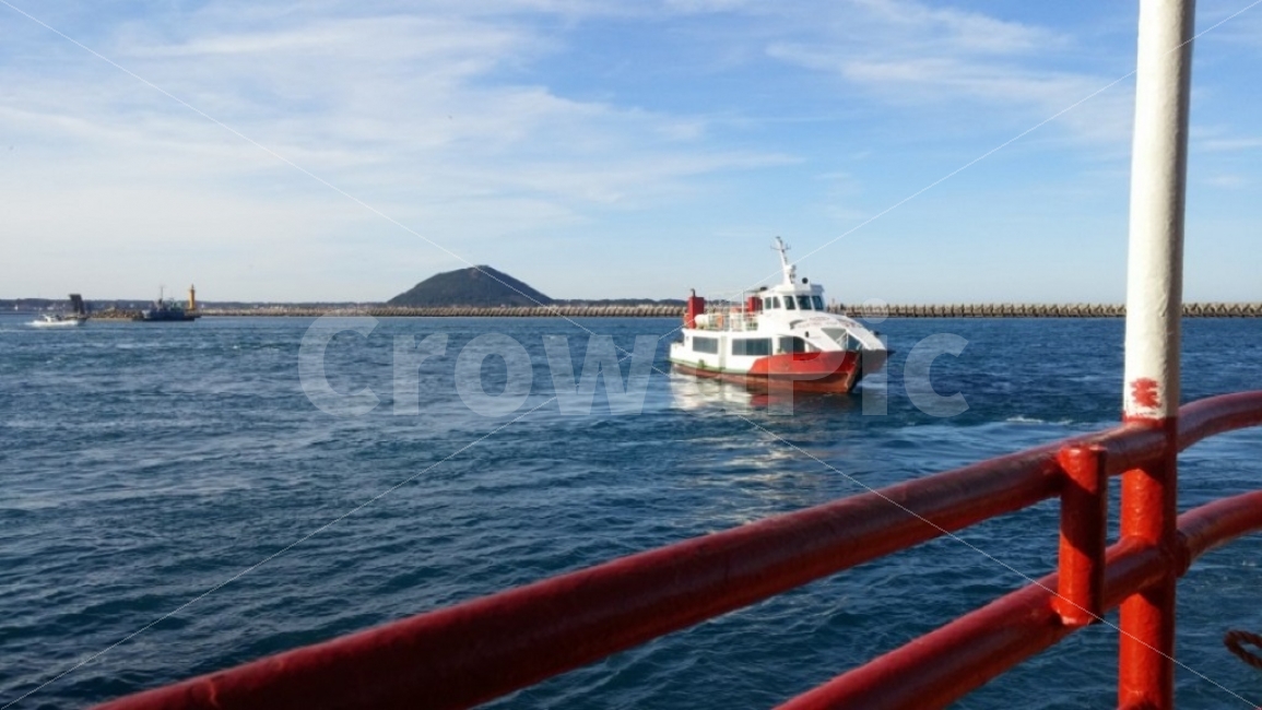 제주도,바다,배,산같지않은산,자유,교통,교통수단,traffic,transportation,vehicle,차량,boat,보트