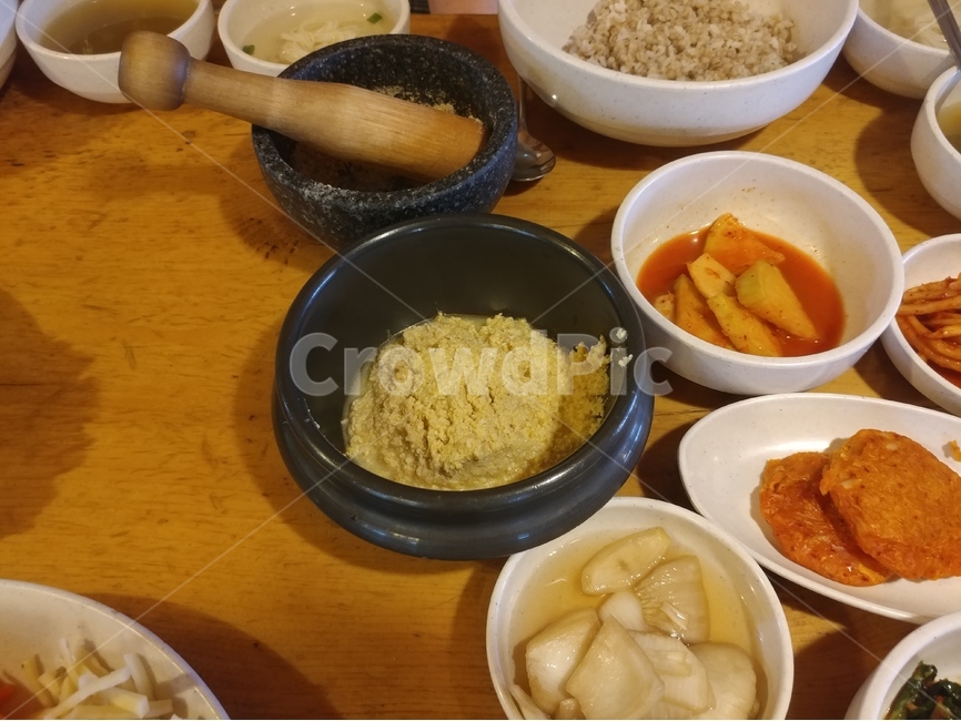 음식,보리밥,푸드,밥,소면,비빔밥,한정식,반찬,메뉴,점심,외식,식당,보쌈,고기요리,정식,야채,한국전통음식,전통음식,음식,식재료,요리,food,cook,meal,dishes,food reserves,한식,한국음식,한국요리,korean food,korean dishes,korean meal,korean cook