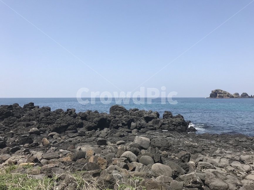 해변,바다,제주도,돌,오름,beach,해수욕장,ocean,jeju,제주,하늘,수평선,자연,nature,outdoor,자연,풍경,nature,landscape,rubble,파편