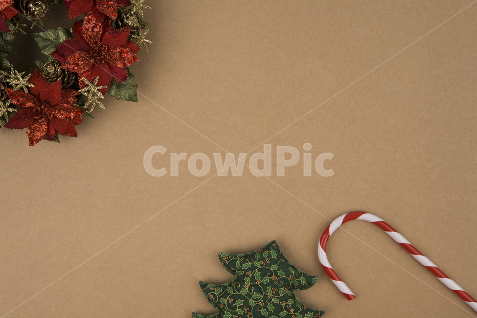 이벤트,배경,크리스마스,메리크리스마스,백그라운드,레드,빨간색,빨강,오너먼트,아이디어,컨셉,성탄절,기념일,그린,녹색,시즌,소품,윈터,겨울,장식품,흰색,화이트,선물,사탕,캔디,스트라이프,줄무늬,리스,크라프트지,포인세티아,여백,나뭇잎,플라워,꽃,크리스마스트리,나무,트리,장식,축제,행사,festival,carnival,event,메리크리스마스,성탄절,merry christmas,연출,컨셉,콘셉,direction,concept