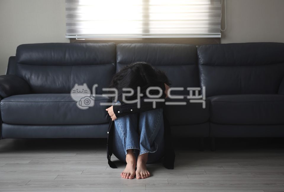 depression,bullying,suffering,covering up,bending down,woman,korean,room,living room,home,alone,sadness,stress,lying down,pain,floor,despair,bullying,depressed,tired,house,apartment,negative,thoughts,disappointment,serious,sofa,