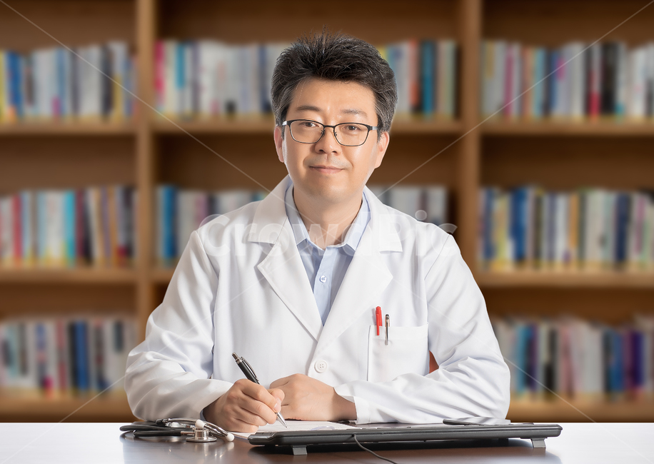 남자,의사,남성,중년,1인,상반신,차트,청진기,한국인,동양인,미소,밝은,표정,얼굴,전문직,의료,직업,건강,40대,카피스페이스,웃음,정면,기록,한국,의학,병원,진료,흰색,자신감,아시아인,믿음,50대,질병,보건,주치의,카피스페이스,전염병,위생,유니폼,웃는,일본인,중국인,일본,중국,아시아,내과,책장,책꽂이,사람,인물,인간,human,person,남성,남자,man,male,의료,의학,병원,medical,hospital,clinic