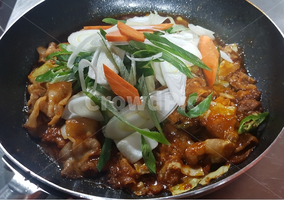 제육볶음,두루치기,돼지두루치기,매운두루치기,고추장두루치기,고추장제육,매운제육,불고기,음식,식재료,요리,food,cook,meal,dishes,food reserves,한식,한국음식,한국요리,korean food,korean dishes,korean meal,korean cook