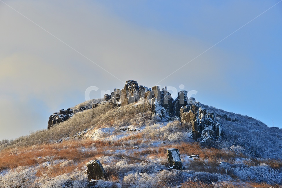 outdoors,옥외,nature,자연,mountain,산,mountainrange,산맥,scenery,풍경,무등산,무등산설경,무등산상고대,설경,상고대,겨울,계절,억새,누애봉,서석대,주상절리대