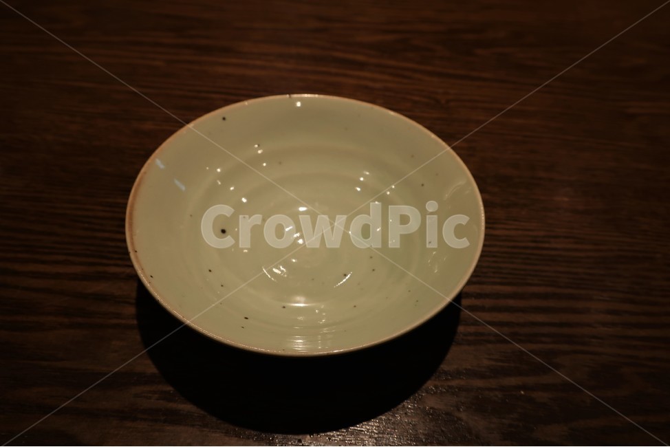 음식점,개인용,개인,접시,앞접시,빈그릇,사발,테이블,식기,사물,물건,오브젝트