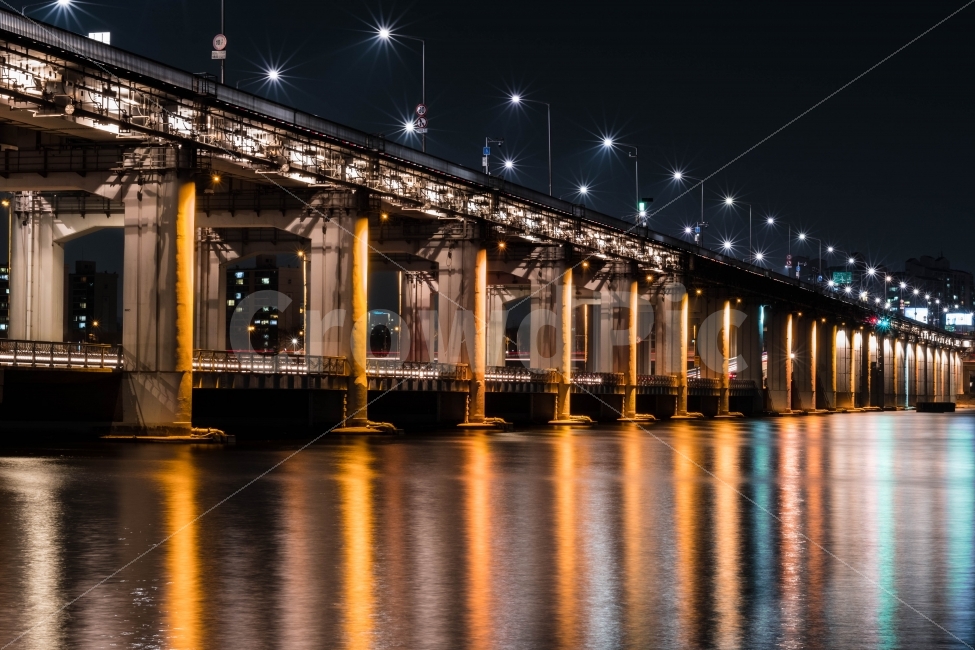 반포대교,한강,야경,강변,풍경,도시,풍경,city,landscape,야경,밤,nightscape,night,water,물,waterfront,워터 프론트,port,포트,pier,교각,bridge,다리,building,건물