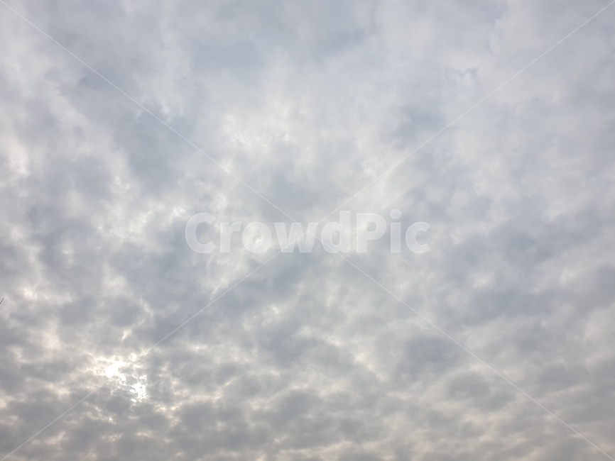 cloud,sky,light,depressed,flock of clouds,cloudy day