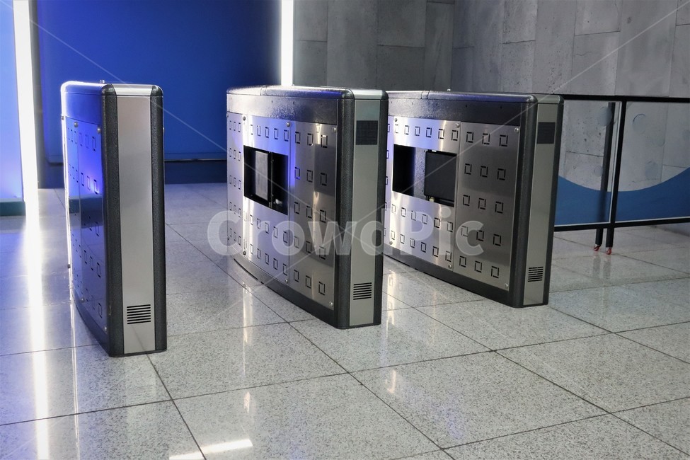 보안,출입,출입구,출입증,인식,카드,통제,인증,비밀번호,시스템