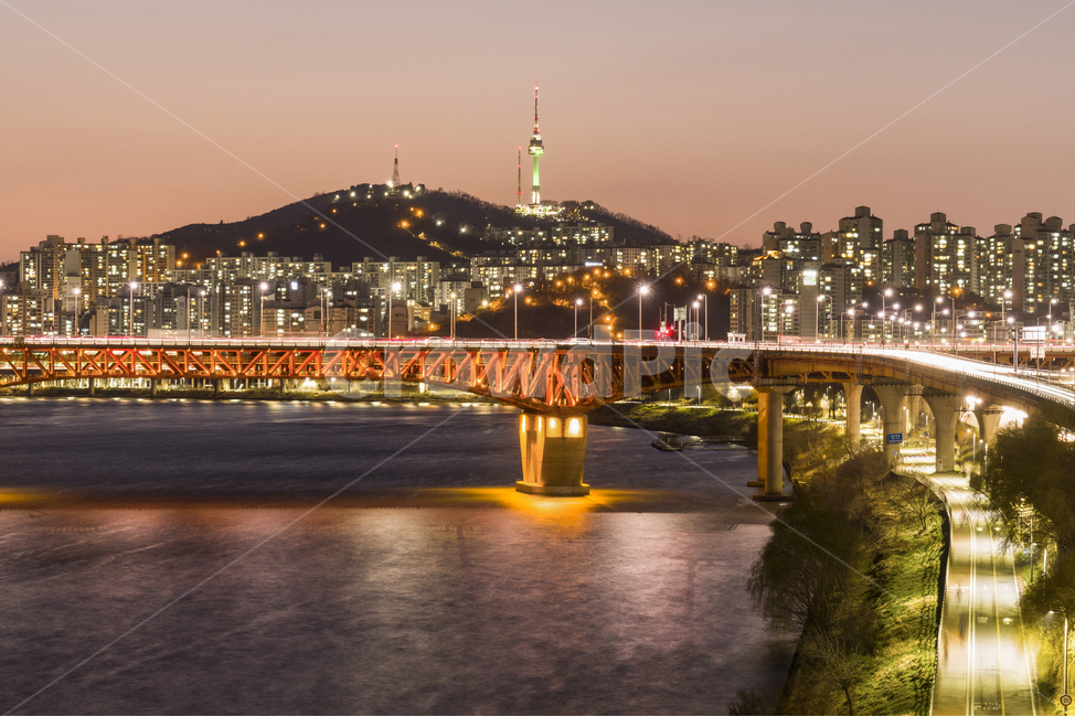 남산타워,성수대교,서울,서울야경,한강,한강야경,퇴근길,길사진,n타워,도시야경,건물,building,중심지,metropolis,town,도시,urban,어반,city,시티,road,도로,bridge,다리,노을,야경,야경,밤,풍경,nightscape,night,landscape,도시,city,한국도시풍경,한국도시경관,korea cityscape