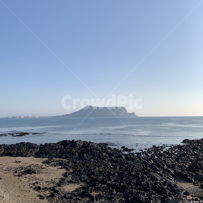 제주도,바다,하늘,돌,맑은하늘,파랑,파란색,수평선