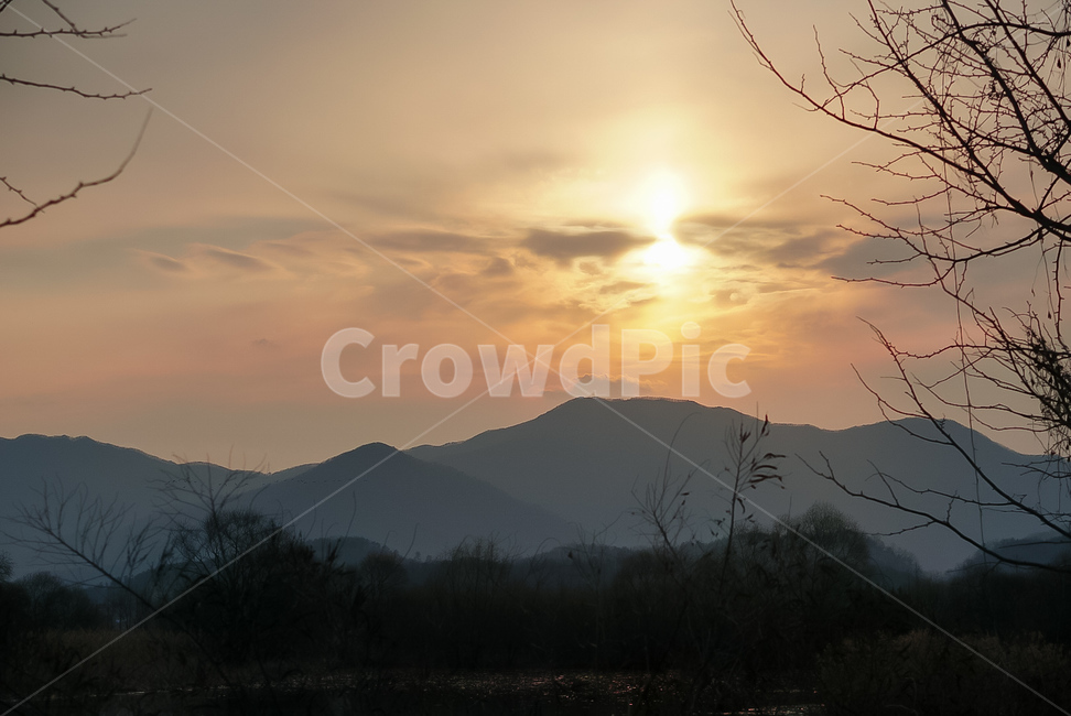 mountain,산,산맥,mountainrange,빛,light,플레어,flare,옥외,outdoors,자연,nature,노을,sunset,주황,orange,자연,풍경,nature,landscape