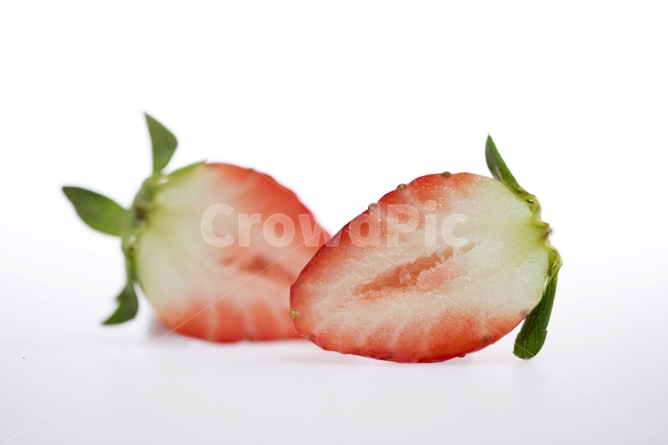 사진,단독사진,디자인,소스,포토,사진자료,배경,배경사진,백그라운드,아웃포커스,접사,근접,누끼,오브젝트,식물,과일,생과일,열매,음식,디저트,웰빙,신선한,프레쉬,반쪽,절단면,슬라이스,새콤한,달콤한,열대과일,겨울,봄,딸기,비타민,다이어트,건강,음식,식재료,요리,food,cook,meal,dishes,food reserves,과일,열매,fruit,누끼,remove background