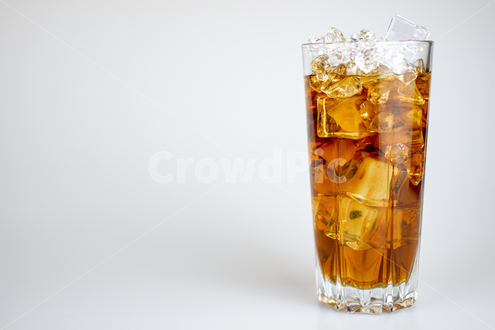 콜라,얼음,맥주,칵테일,소다,거품,컵,유리,갈색,시원함,시원,음식,위스키,럼주,음료수,drink,beverage